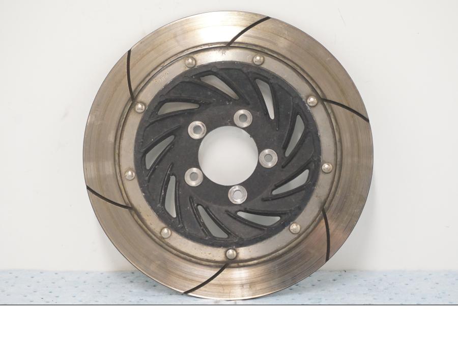 Framsidan på Bromsskiva från en Honda GL 1200 -1987 motorcykel.