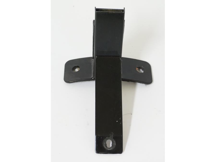 Framsidan på Ryggstödfäste från en H-D Touring Road King Classic FLHRCI -2008 motorcykel.