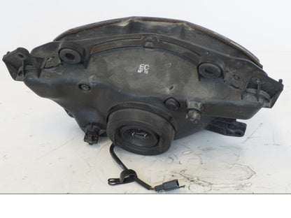 Snett uppifrån på Strålkastare från en Kawasaki ZR-7 -2001 motorcykel.