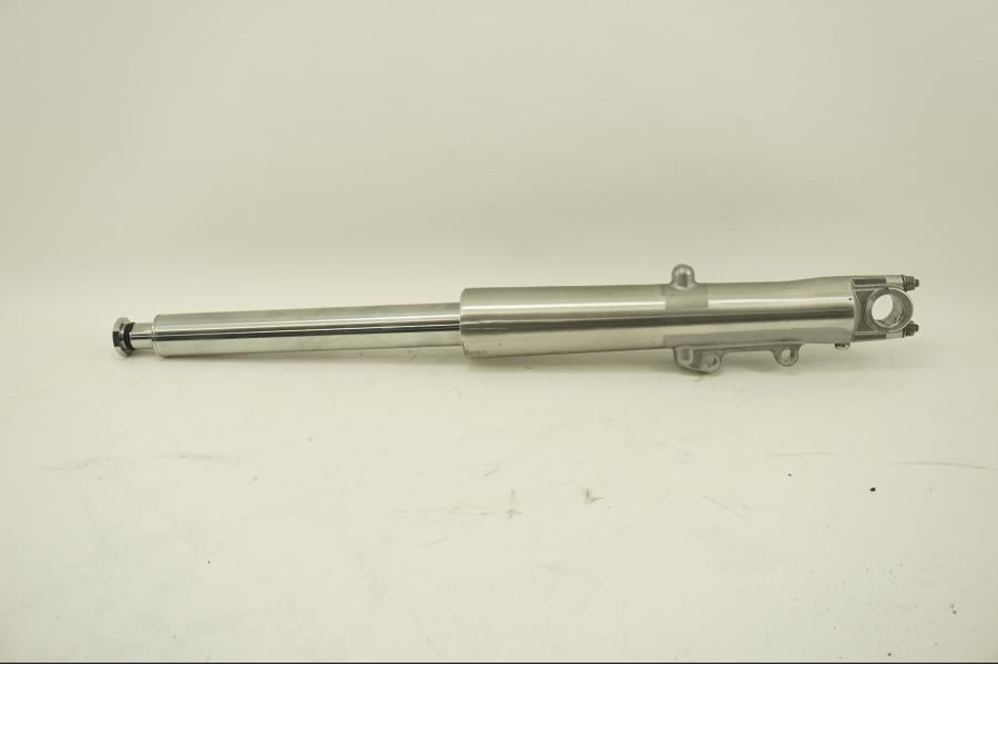 Framsidan på Gaffelben från en H-D Street Glide FLHX -2007 motorcykel.