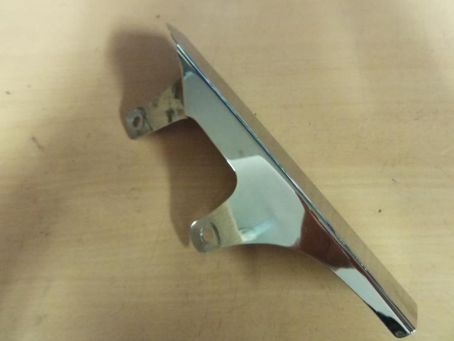 Framsidan på Remskydd från en H-D Dyna Fat Bob FXDF -2011 motorcykel.