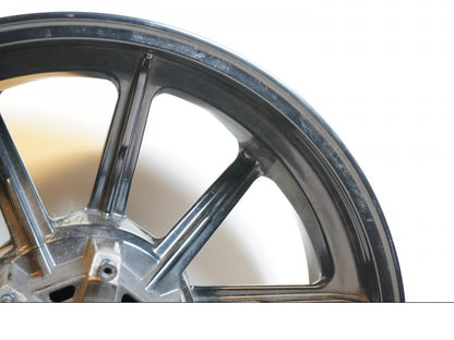 Extrabild3 på Fälg från en Ducati Scrambler 800 -2016 motorcykel.