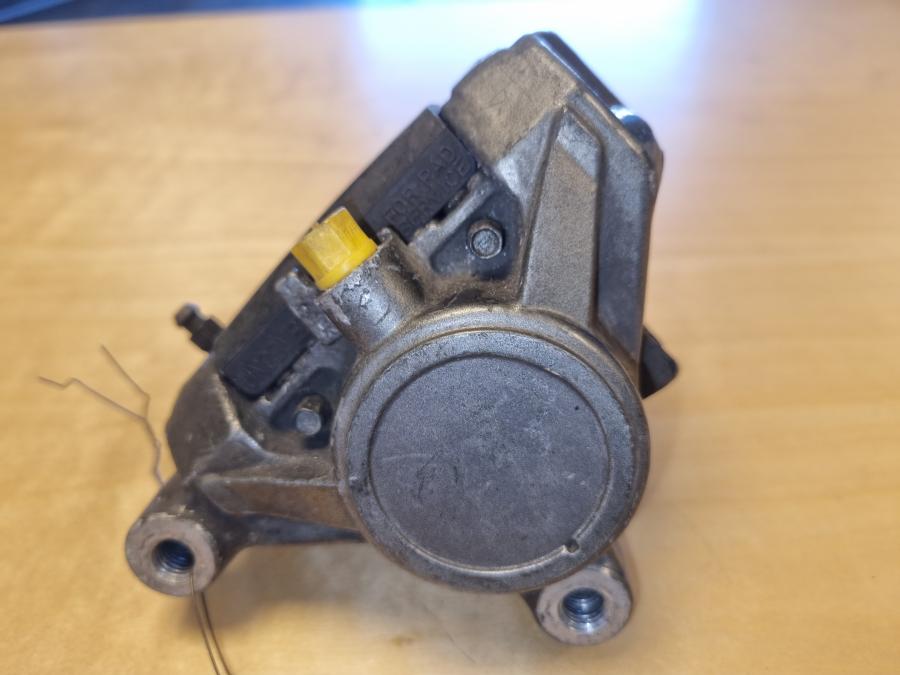 Framsidan på Bromsok från en Yamaha FJ 1200 -1986 motorcykel.