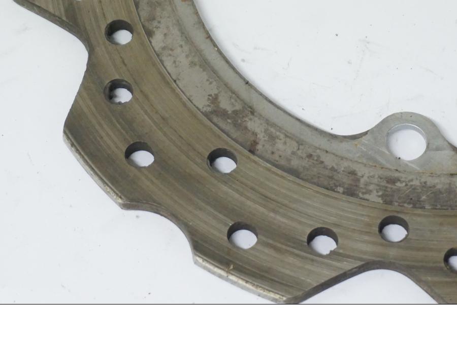 Vänster sida på Bromsskiva från en Honda CB 500 X -2015 motorcykel.