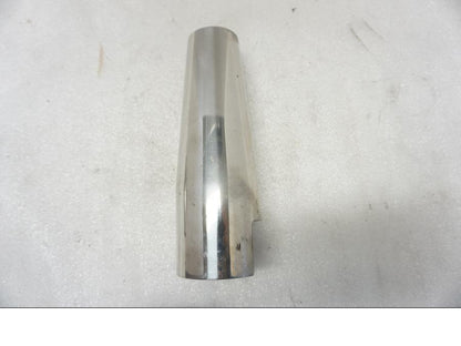 Höger sida på Gaffelbendekor från en Suzuki VL 800 -2004 motorcykel.