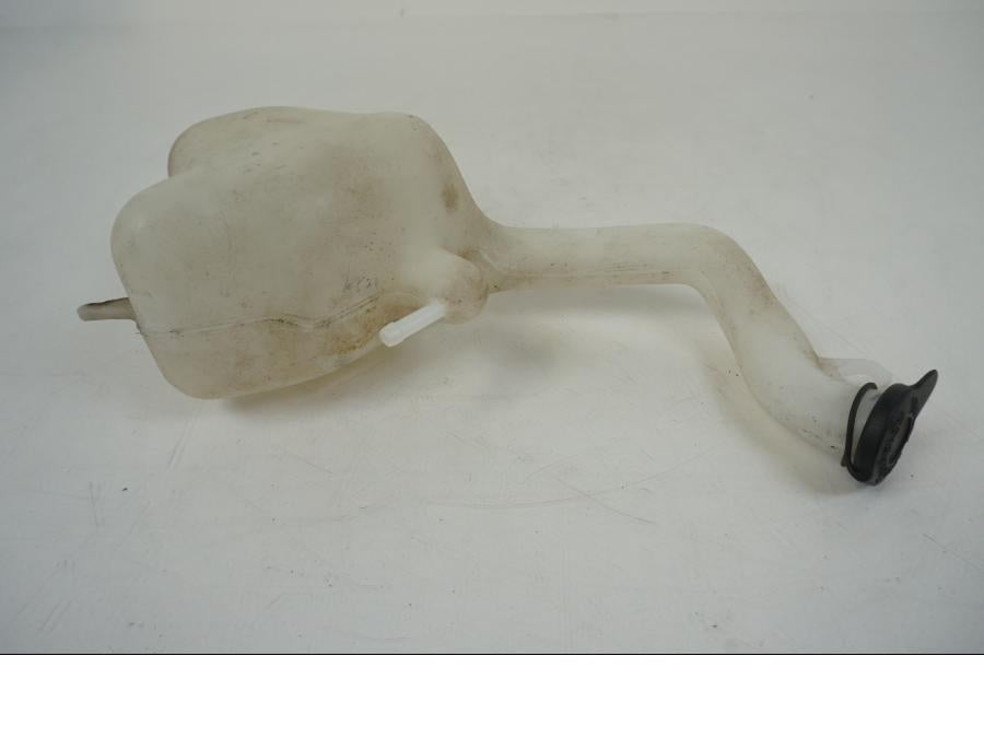 Vänster sida på Vattenexpansionskärl från en Honda CBR 125 R -2006 motorcykel.