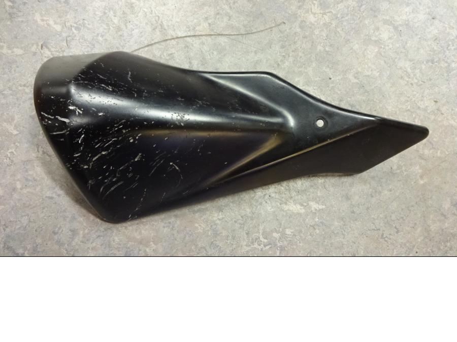 Framsidan på Värmeskydd från en Suzuki GSX-R 750 -2015 motorcykel.