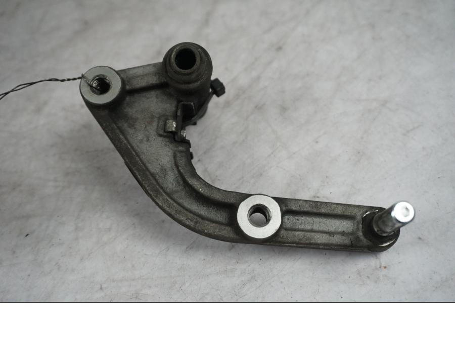 Höger sida på Bromsoksfäste från en Honda VFR 1200 -2012 motorcykel.