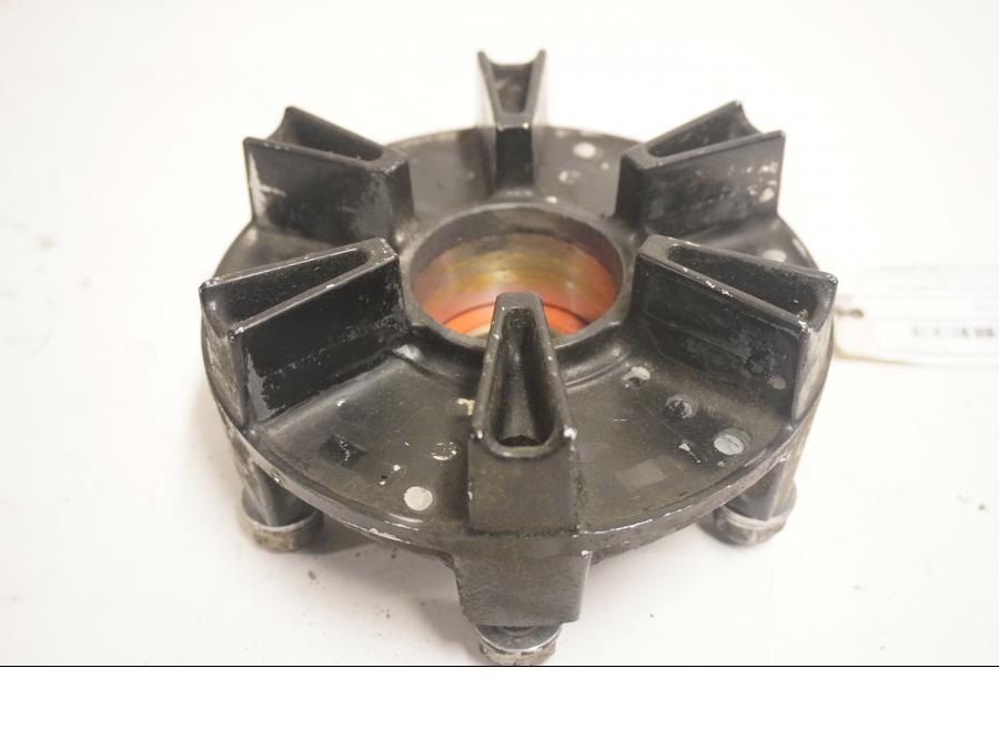 Framsidan på Drevfäste från en Yamaha FZ1-SA -2008 motorcykel.