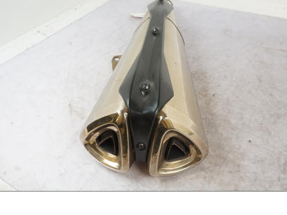 Vänster sida på Ljuddämpare från en Kawasaki Z 1000 -2008 motorcykel.