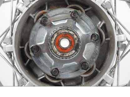 Baksidan på Fälg från en Yamaha XV 1100 -1996 motorcykel.