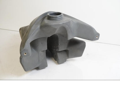 Höger sida på Bensintank från en Husqvarna SM 500 -2006 motorcykel.