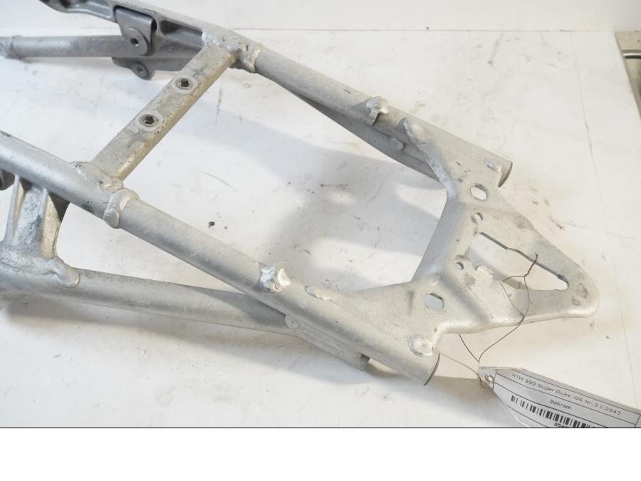 Framsidan på Bakram från en KTM 990 Super Duke -2006 motorcykel.