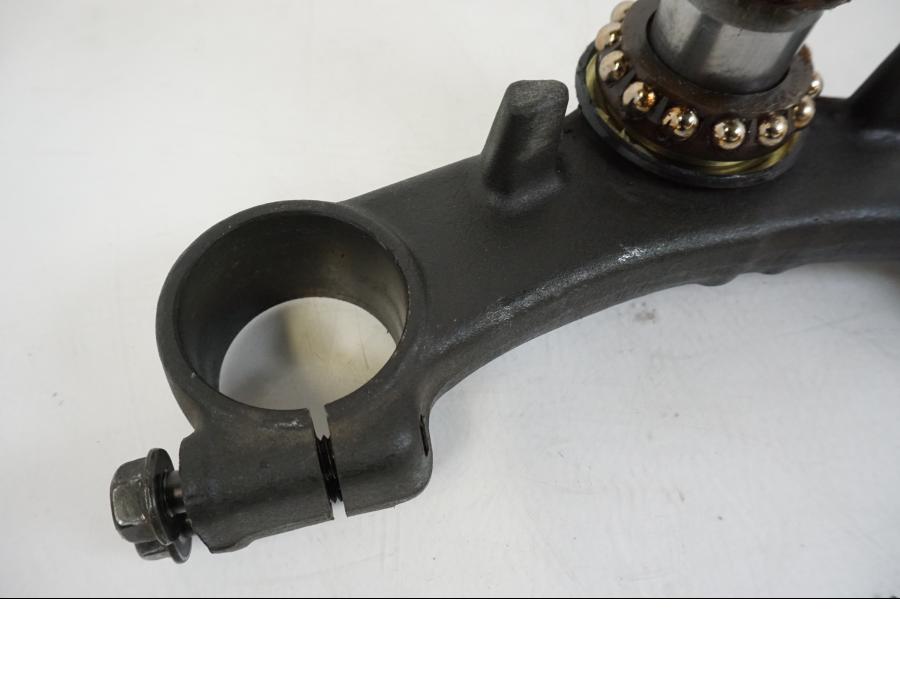 Vänster sida på Gaffelkrona från en Suzuki GSX 600 F -1998 motorcykel.