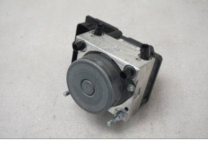 Baksidan på ABS Modulator från en Ducati Monster 796 -2013 motorcykel.