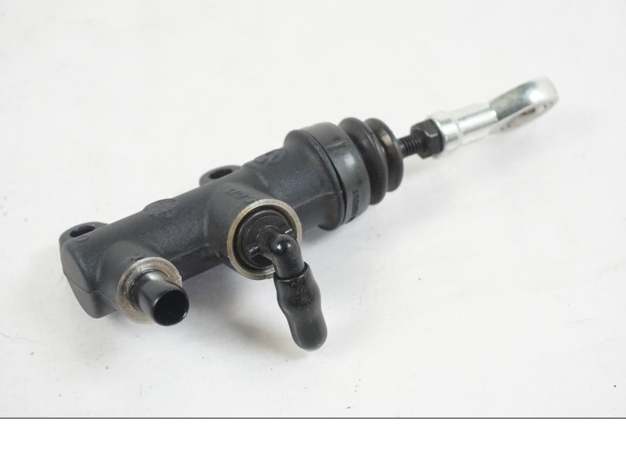 Vänster sida på Bromshuvudcylinder från en KTM 1290 Super Duke R EVO -2023 motorcykel.