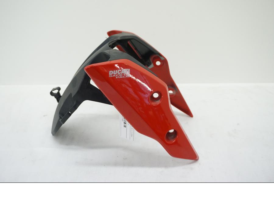 Baksidan på Framskärm från en Ducati Hypermotard -2020 motorcykel.