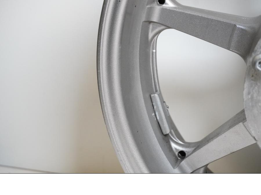 Extrabild1 på Fälg från en Yamaha XVS 1300 -2008 motorcykel.