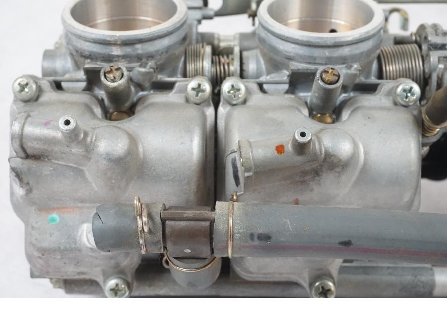 Extrabild1 på Förgasare från en Honda CBR 1000 F -1999 motorcykel.