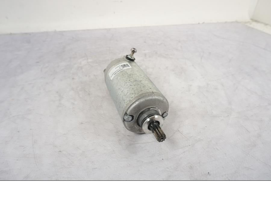 Vänster sida på Startmotor från en KTM 790 Duke -2018 motorcykel.