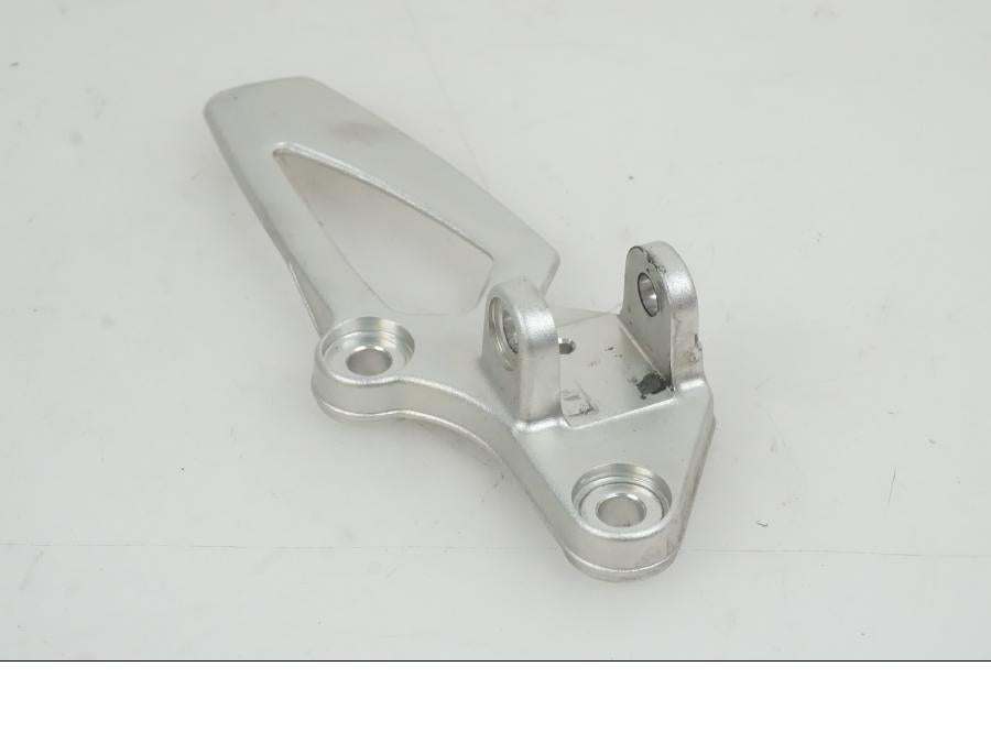 Baksidan på Fotpinnefäste från en BMW R Ninet -2017 motorcykel.