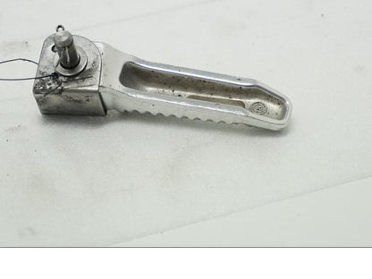 Baksidan på Fotpinne från en BMW S 1000 RR -2010 motorcykel.