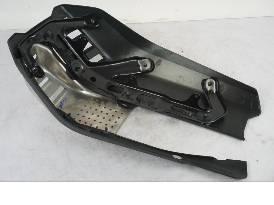 Framsidan på Hasplåt från en KTM 390 Adventure -2023 motorcykel.