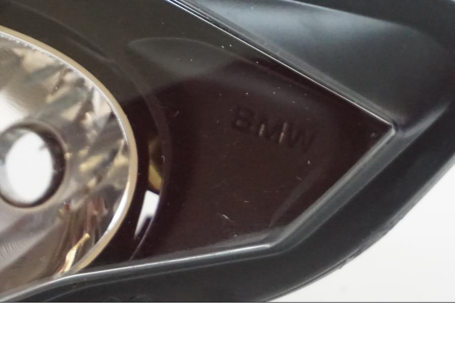 Snett uppifrån på Strålkastare från en BMW K 1200 RS -2008 motorcykel.