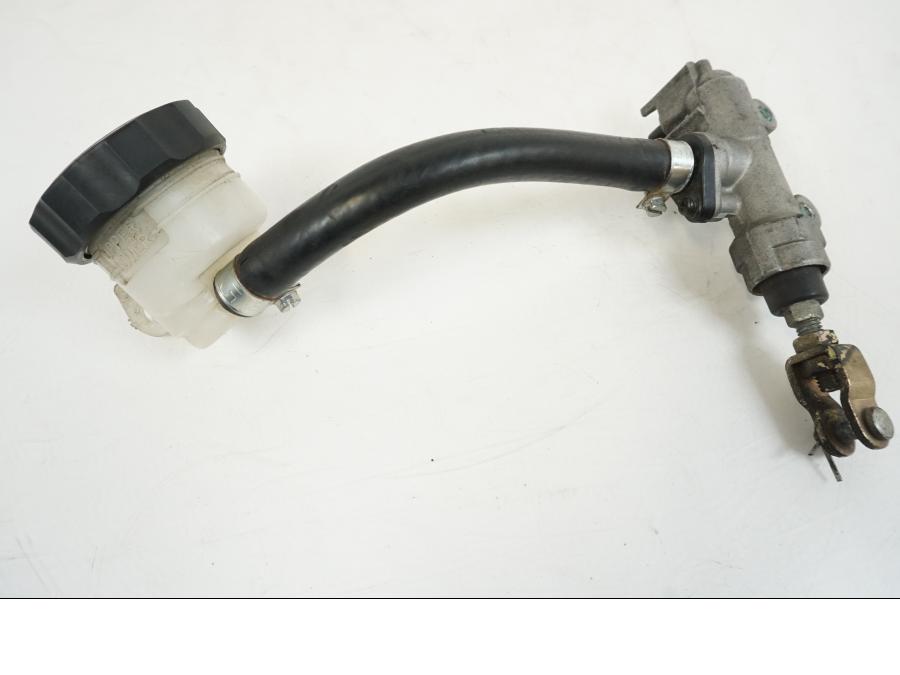 Framsidan på Bromshuvudcylinder från en Suzuki GSX 600 F -1998 motorcykel.