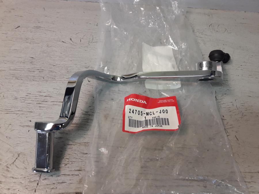 Baksidan på Växelpedal från en Honda VT 750 -2003 motorcykel.