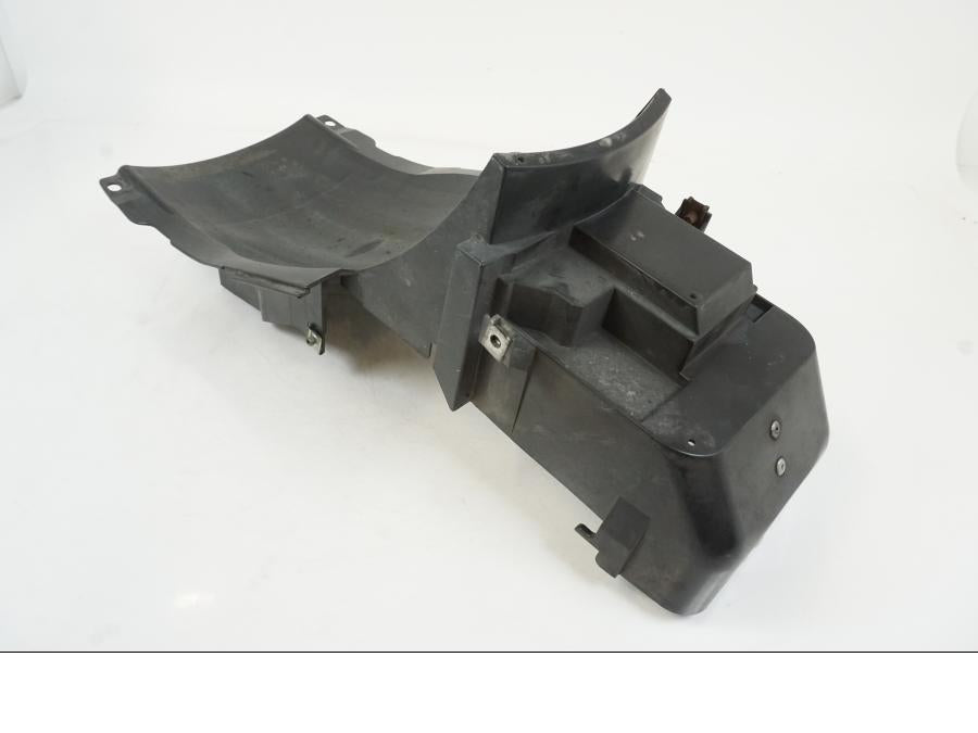 Framsidan på Undertail från en Yamaha BT 1100 -2003 motorcykel.