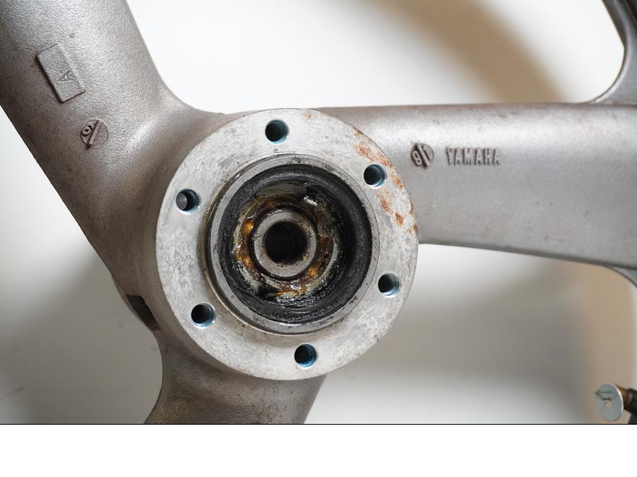 Extrabild3 på Fälg från en Yamaha FJ 1200 -1991 motorcykel.