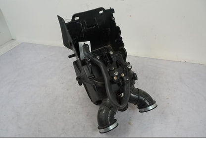 Höger sida på Luftburk från en Triumph Bonneville T120 -2021 motorcykel.