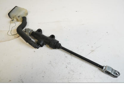 Framsidan på Bromshuvudcylinder från en Triumph Bonneville -2012 motorcykel.