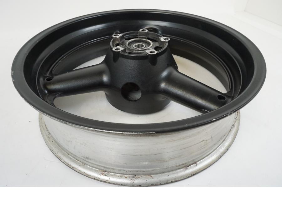 Vänster sida på Fälg från en Suzuki GSX 600 F -1998 motorcykel.