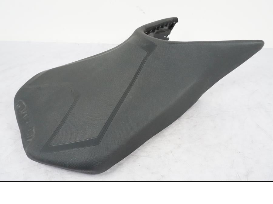 Framsidan på Sadel från en KTM 390 Duke -2018 motorcykel.