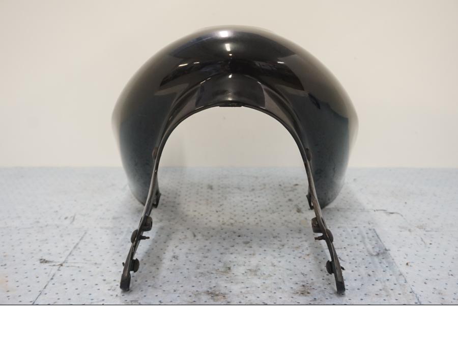 Baksidan på Bensintankskåpa från en BMW F 650 -1998 motorcykel.