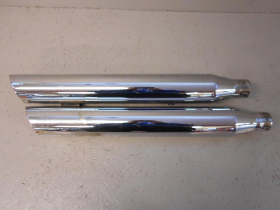 Framsidan på Ljuddämpare från en H-D Dyna Fat Bob FXDF -2013 motorcykel.