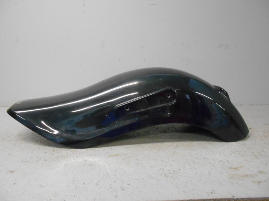 Vänster sida på Bakskärm från en Suzuki VZ 1600 -2004 motorcykel.