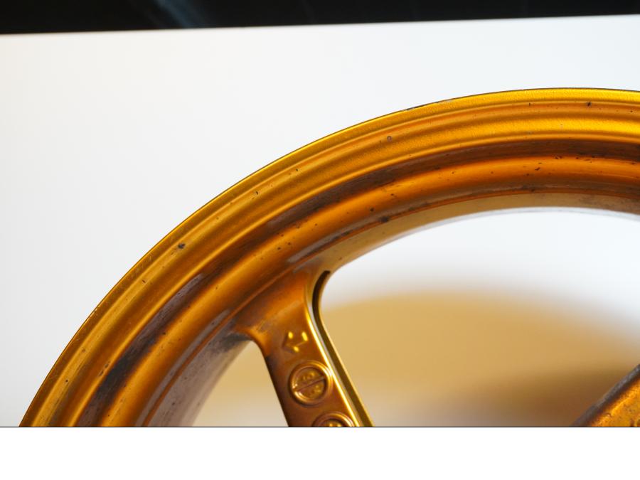 Extrabild5 på Fälg från en Aprilia SL 1000 Falco -2000 motorcykel.