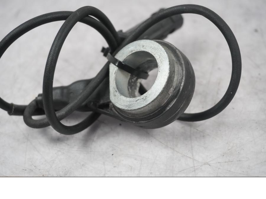 Vänster sida på ABS givare från en H-D Touring Street Glide FLHX -2009 motorcykel.