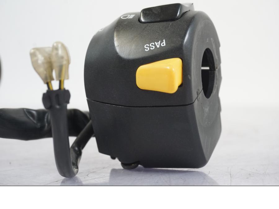 Extrabild3 på Styrelreglage från en Suzuki GSX 1300 RX -1999 motorcykel.