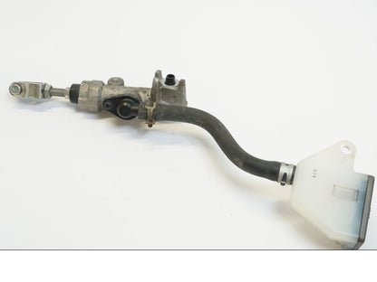 Höger sida på Bromshuvudcylinder från en Suzuki GSX 1300 R -2008 motorcykel.