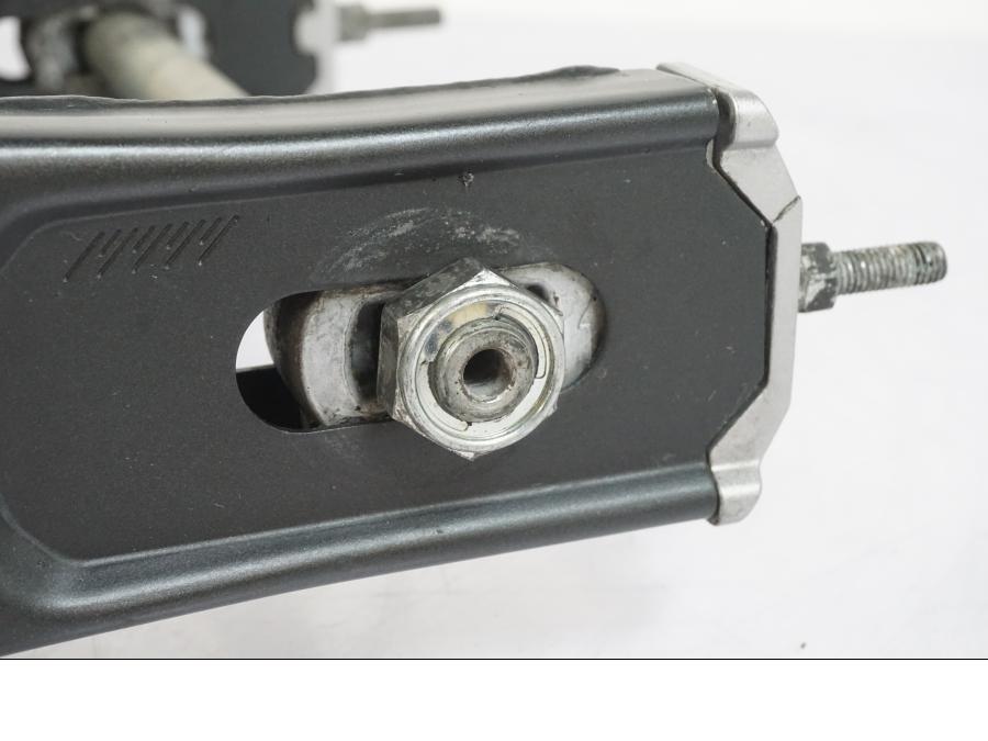 Snett nerifrån på Sving från en Yamaha MT-07 -2018 motorcykel.