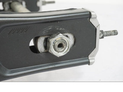 Snett nerifrån på Sving från en Yamaha MT-07 -2018 motorcykel.