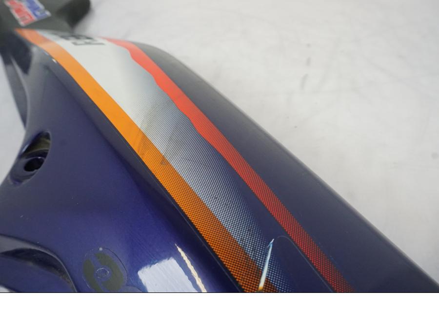 Snett uppifrån på Bakvinge från en Honda CBR 125 R -2006 motorcykel.