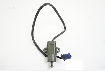 Framsidan på Sidostödsbrytare från en Yamaha XVS 1100 -2004 motorcykel.