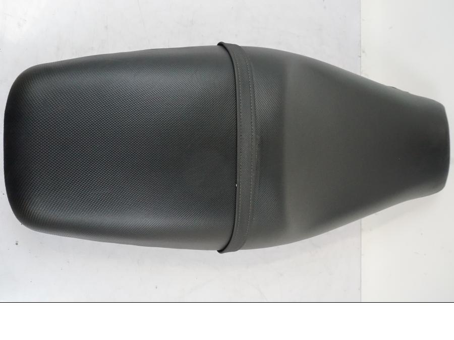 Snett nerifrån på Sadel från en Kawasaki ZZ-R 1400 -2009 motorcykel.