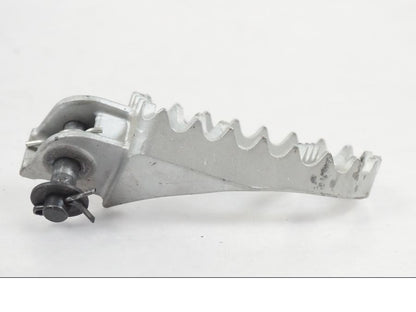 Baksidan på Fotpinne från en KTM 390 Adventure -2021 motorcykel.