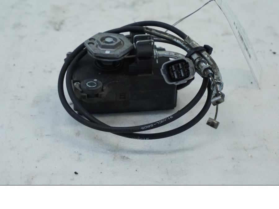 Framsidan på Avgasspjällmotor från en Suzuki DL 1000 -2016 motorcykel.